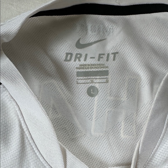 Man U Chicharito Jersey - Picture 3 of 6